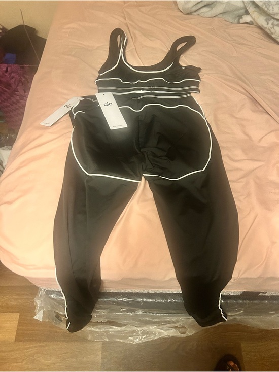 ALO Yoga Other - ALO Yoga Black and White Piped Active Set
